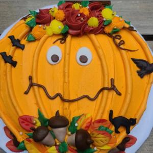 decorated pumpkin "cake" that is made up of 13 standard sized pull-apart cupcakes made to look like a cake