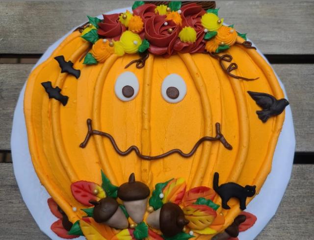 decorated pumpkin cake decorated pumpkin "cake" that is made up of 13 standard sized pull-apart cupcakes made to look like a cake